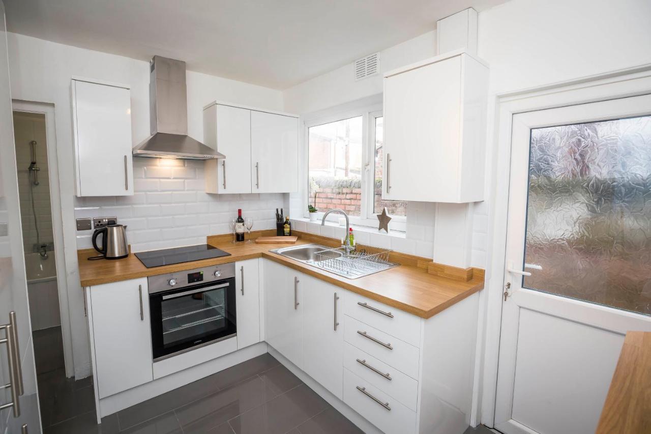 Spacious, Modern 4 Bed House Close To City Centre Chester Kültér fotó