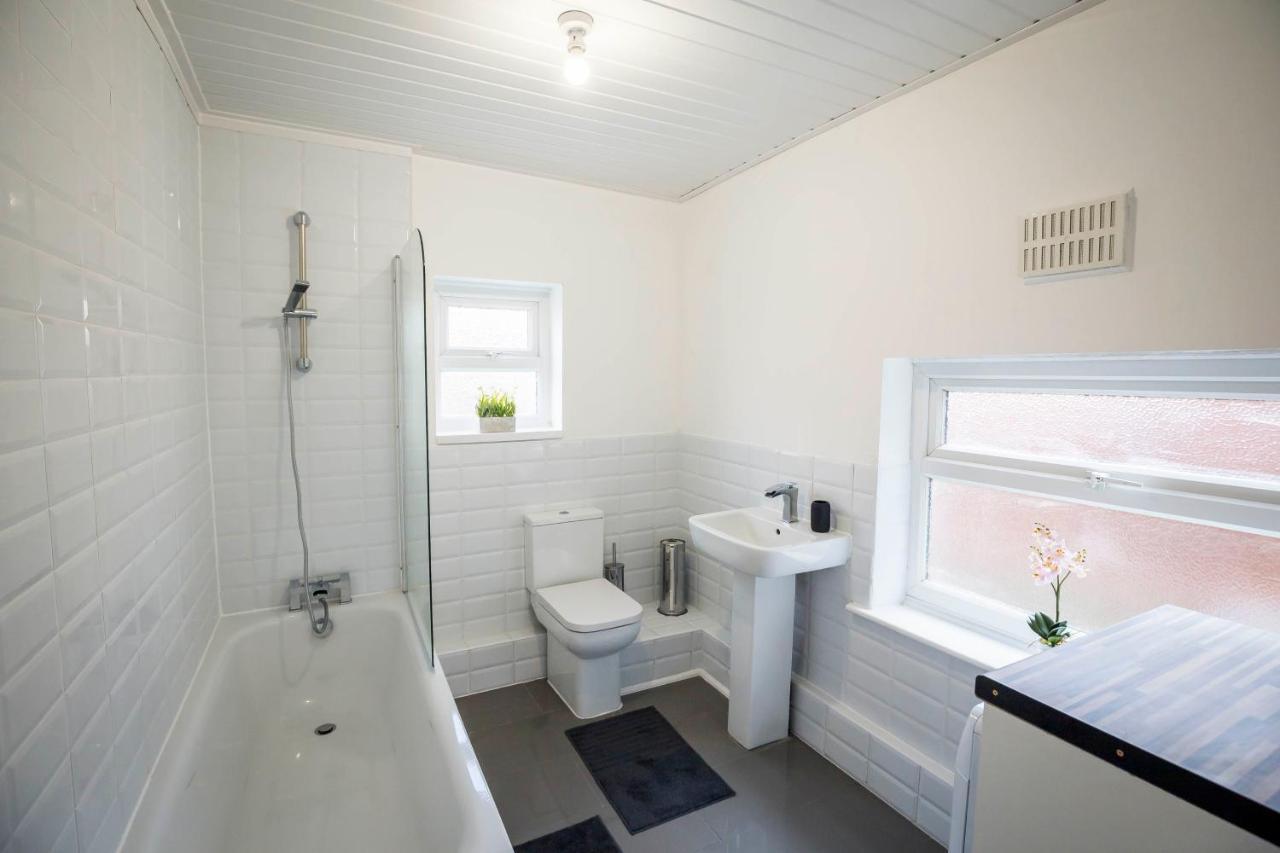 Spacious, Modern 4 Bed House Close To City Centre Chester Kültér fotó